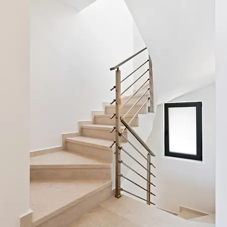 Ribaj Luxury Нидри